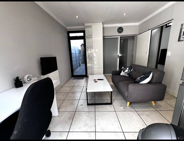 1 BEDROOM APARTMENT TO LET IN TABLE VIEW